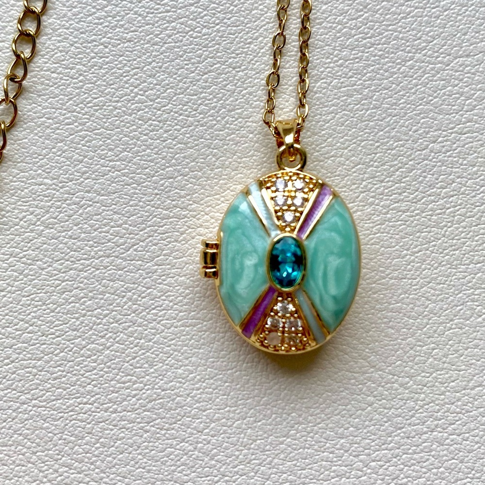 Elegant Gold and Blue Locket Necklace